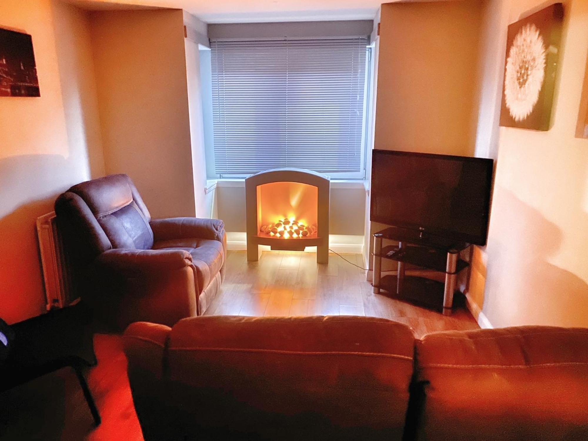 Spacious Ground Floor, 2 Bed By Lains Lettings M *