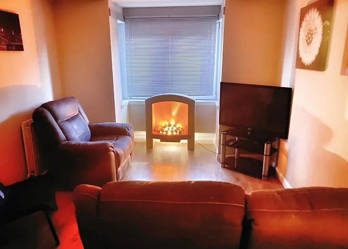 Spacious Ground Floor, 2 Bed By Lains Lettings M