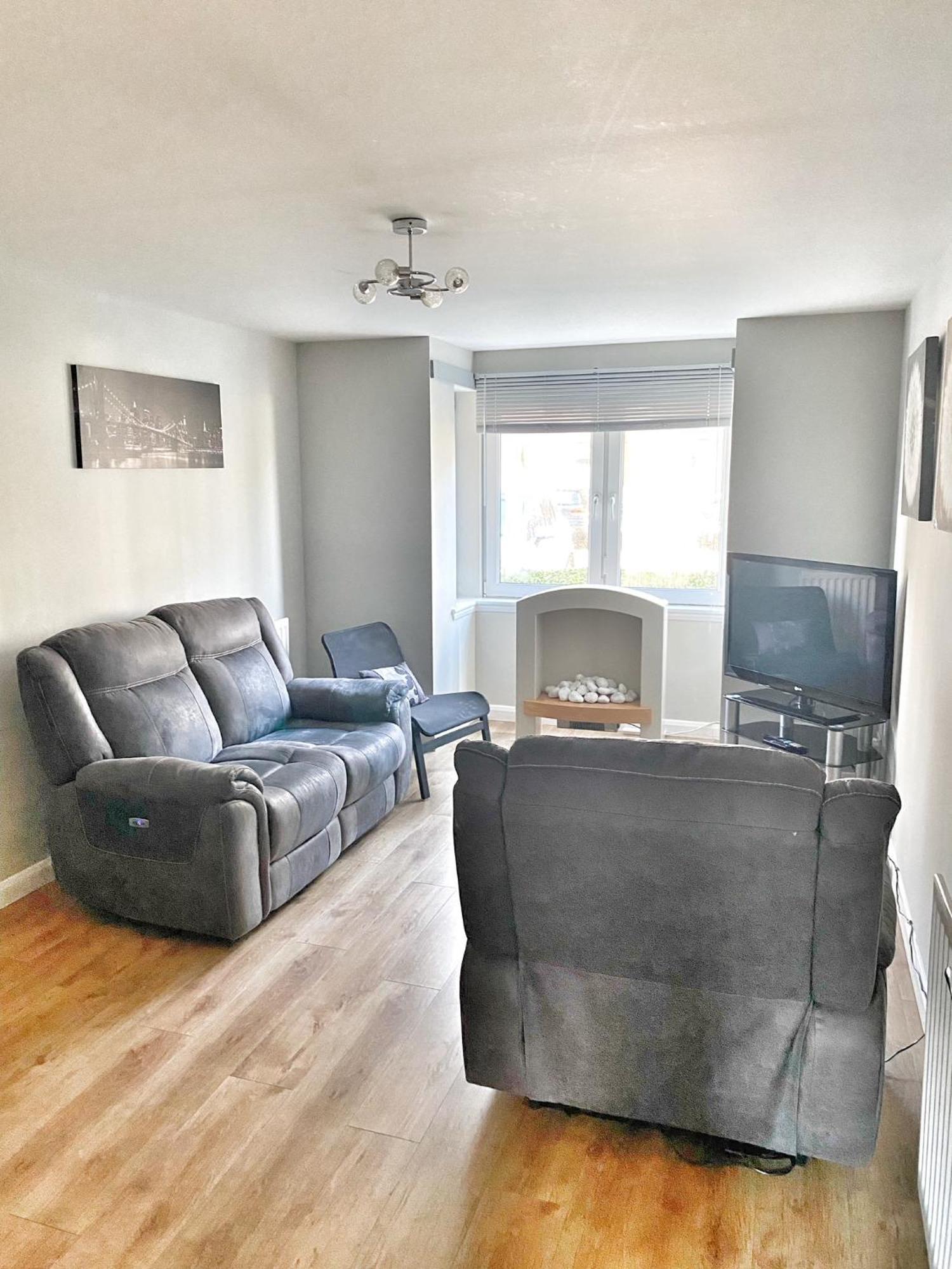 Spacious Ground Floor, 2 Bed By Lains Lettings M Apartment *
