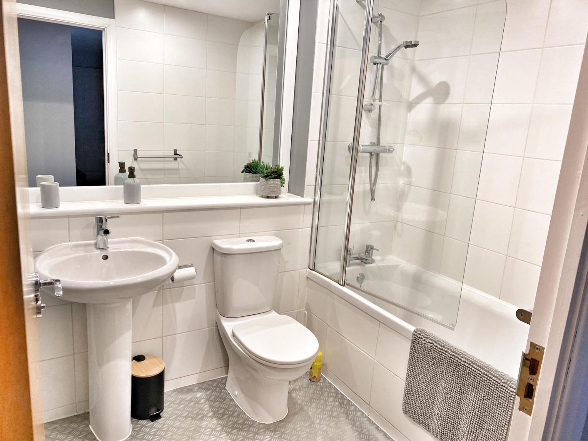 Apartment Spacious Ground Floor, 2 Bed By Lains Lettings M